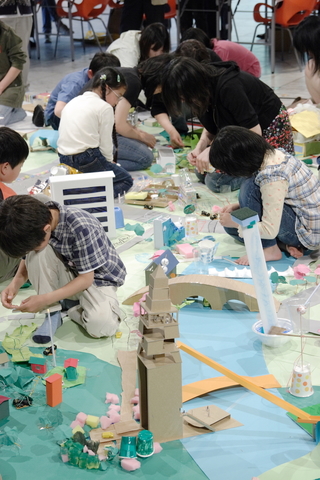 写真 伊東豊雄　建築｜新しいリアル　こどもの日企画「伊東豊雄さんのワークショップ」