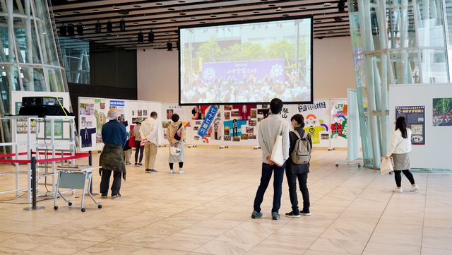 写真 仙台・青葉まつり「お祭り広場」（せんだいメディアテーク会場）
