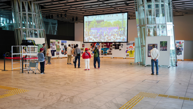 写真 仙台・青葉まつり「お祭り広場」（せんだいメディアテーク会場）