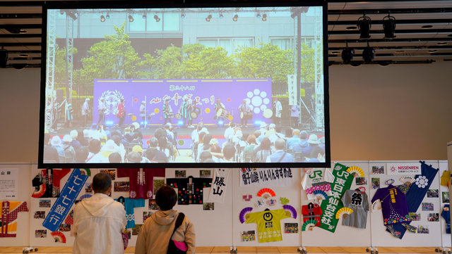 写真 仙台・青葉まつり「お祭り広場」（せんだいメディアテーク会場）